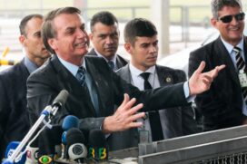 Não é porque Trump falou grosso que devemos dar as costas a ele, diz Bolsonaro sobre tarifas sobre as importações de aço