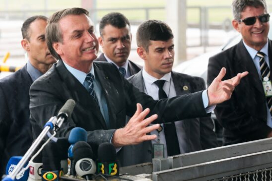 Não é porque Trump falou grosso que devemos dar as costas a ele, diz Bolsonaro sobre tarifas sobre as importações de aço