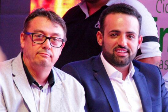 Ney Santos (dir.) foi eleito prefeito de Embu das Artes em 2016 com 64.828 votos; chefe do executivo responde a outros processos