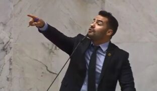 Deputado Arthur do Val, o 'Mamãe Falei', já levou advertência por chamar colegas de 'vagabundos'; na quinta, ele provocou briga