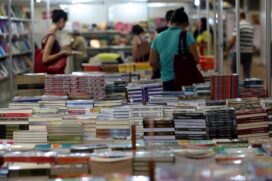 Segundo os dados de pesquisa do IBGE, em 2001, as livrarias estavam presentes em 42,7% dos municípios brasileiros