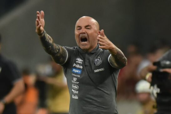 Enquanto não decide o seu futuro na Vila Belmiro, Sampaoli segue como opção prioritária para o Palmeiras