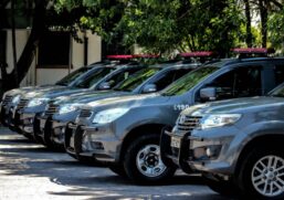 A entrega faz parte de um pacote de investimento de cerca de R$ 100 milhões para aquisição de 1.820 veículos para todo o Estado