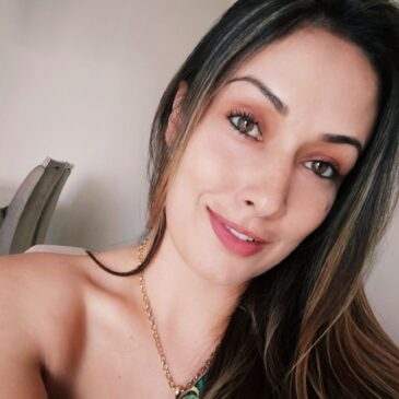 Adriele Francine Dezzotti, de 33 anos, foi morta a tiros no interior de uma loja de pneus