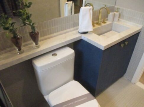No site da Sold Leilões, há móveis disponíveis para todos os cômodos, incluindo lavabo e banheiro
