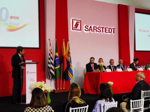 Autoridades durante a inauguração da planta da fábrica em Porto Feliz; evento foi na quinta-feira