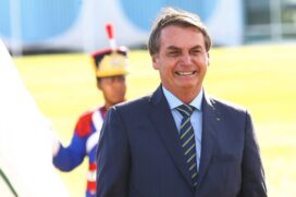 Indagado se poderia ser concedida uma espécie de indulto individual, Bolsonaro respondeu que a medida é estudada