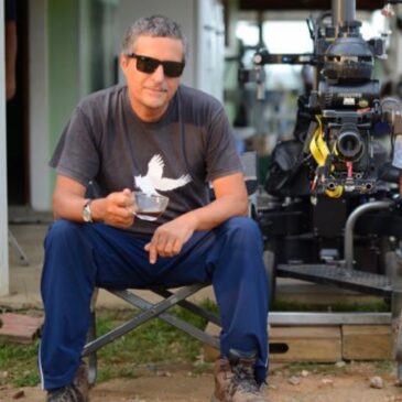"Er... obrigado" Kleber Mendonça Filho, diretor, agradece Janaina Paschoal por recomendar Bacurau aos seus seguidores.