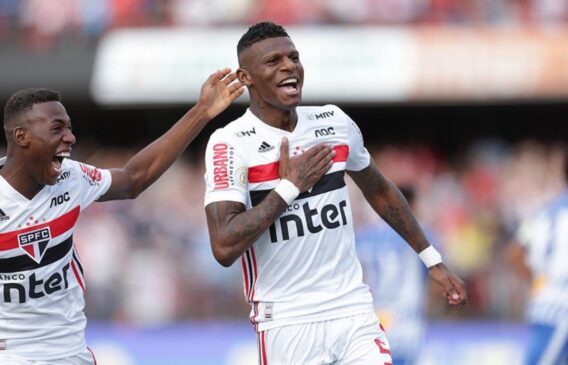 Por causa da imagem, o São Paulo cogita aplicar uma multa ao zagueiro