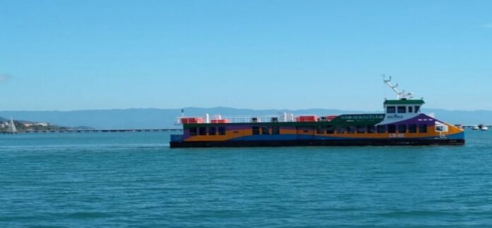 O catamarã permitirá separar pedestres e veículos, que hoje utilizam o serviço juntos