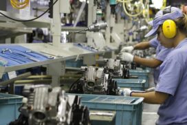 No in&iacute;cio de 2012, a ind&uacute;stria empregava 32,7% dos trabalhadores com carteira assinada da regi&atilde;o