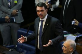 O PM diz que Flávio o ressarciu em espécie, mas preferiu não depositar o dinheiro