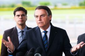 Hoje Bolsonaro nega que seja homofóbico e contra os gays