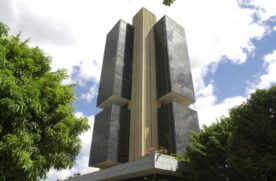 A proposta prevê o uso de recursos públicos em caso de crise severa