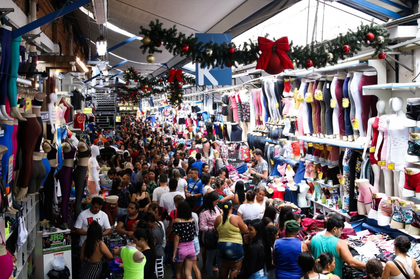 Com&eacute;rcio popular na regi&atilde;o do Br&aacute;s, em S&atilde;o Paulo