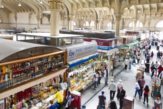 Mercado Municipal é um dos pontos turísticos de SP; pesquisa ressalta tanto a gastronomia quanto a oferta cultural da cidade
