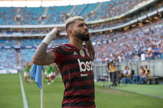 O Flamengo deve manter o camisa 9 no seu elenco