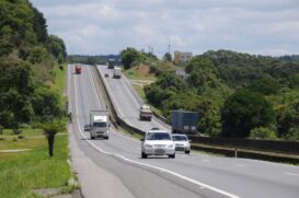 De acordo com a concession&aacute;ria, a previs&atilde;o &eacute; que cerca de 179 mil ve&iacute;culos passem pela rodovia nesta quarta-feira (30)