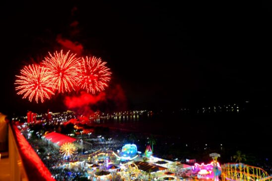 Os turistas puderam acompanhar a tradicional queima de fogos em cinco pontos da cidade