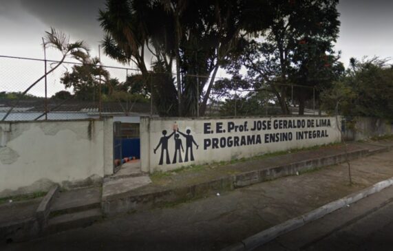 Desde o último dia 28, alguns pais acampam no local, para serem os primeiros a realizar as inscrições para as transferências