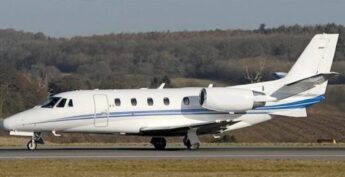 A aeronave tem capacidade para transportar sete passageiros e dois tripulantes