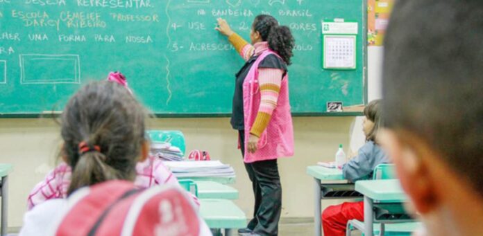 Os concursos possuem validade de dois anos, podendo ser prorrogados pelo mesmo período