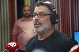 "Vou ver se ficou bom" Alexandre Frota (PSDB-SP) reage à informação de que seu filho, Mayã Frota, virou ator pornô.