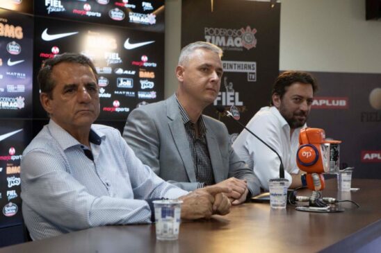 Contratado no fim de 2019, Tiago Nunes assinou contrato até dezembro deste ano com o clube