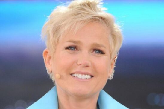 "Descobri o que é ser cuidada e desejada" Xuxa Menghel se declara para seu namorado, Junno Andrade, no Instagram.