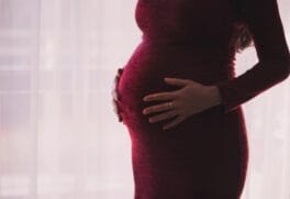 É importante ressaltar que a depressão, em geral, afeta 300 milhões de pessoas em todo o mundo, segundo a Organização Mundial da Saúde (OMS)