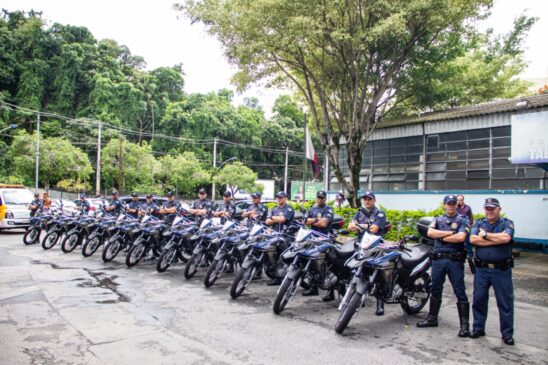 Na manhã de ontem, a prefeitura de Taboão da Serra entregou à corporação 12 novas motos