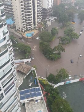 Em Mogi das Cruzes, o temporal de 45 minutos provocou diversos pontos de alagamento