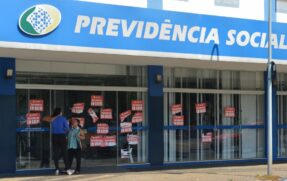 Já houve duas tentativas frustradas de zerar a fila, que antes ficava diante dos postos do antigo INPS