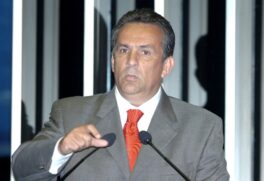 A PF diz ter indícios de que pelo menos um dos pagamentos foi realizado em endereço ligado a parentes do ex-senador