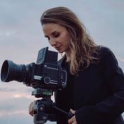 "Acordei e ontem não era sonho" Petra Costa, diretora de Democracia em Vertigem, filme brasileiro indicado ao Oscar.