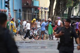 Antes da confusão na cracolândia, os PMs conseguiram deter seis suspeitos por tráfico de drogas