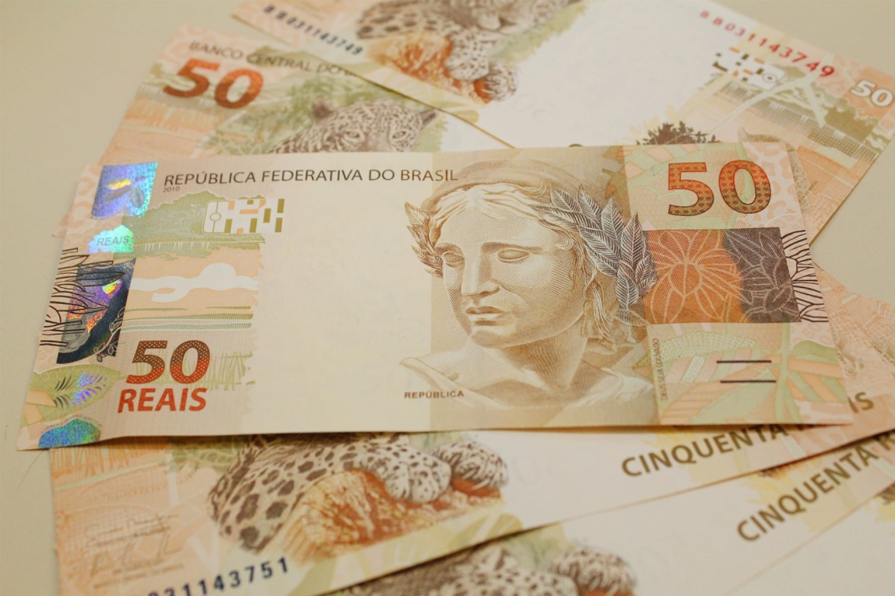 O prazo final para o saque do abono salarial do calendário de pagamentos 2019/2020 é 30 de junho
