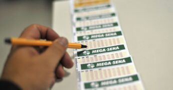 Aposta simples da Mega-Sena custa R$ 6,00 / Marcello Casal Jr./Agência Brasil