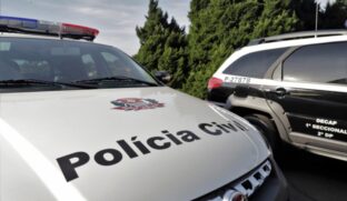 O pai da criança foi preso em flagrante por posse irregular de arma de fogo e armazenamento negligente