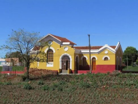 Estação ferroviária de Santa Cruz foi restaurada e abriga museu histórico; cidade completou 150 anos de história nesta segunda