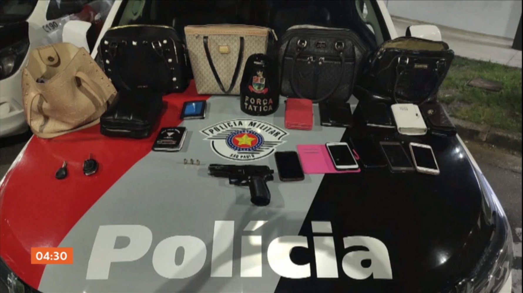 Polícia Militar recuperou bolsas e os celulares roubados das vítimas em Santo André, no ABC