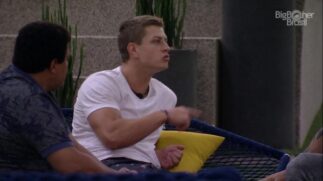 "Minha namorada achava que isso aqui ia ser pegação" Lucas, do BBB20.