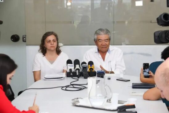 Secretário de Saúde de Sorocaba, Ademir Watanabe, e a médica Priscilla Helena, coordenadora da Vigilância Epidemiológica da cidade