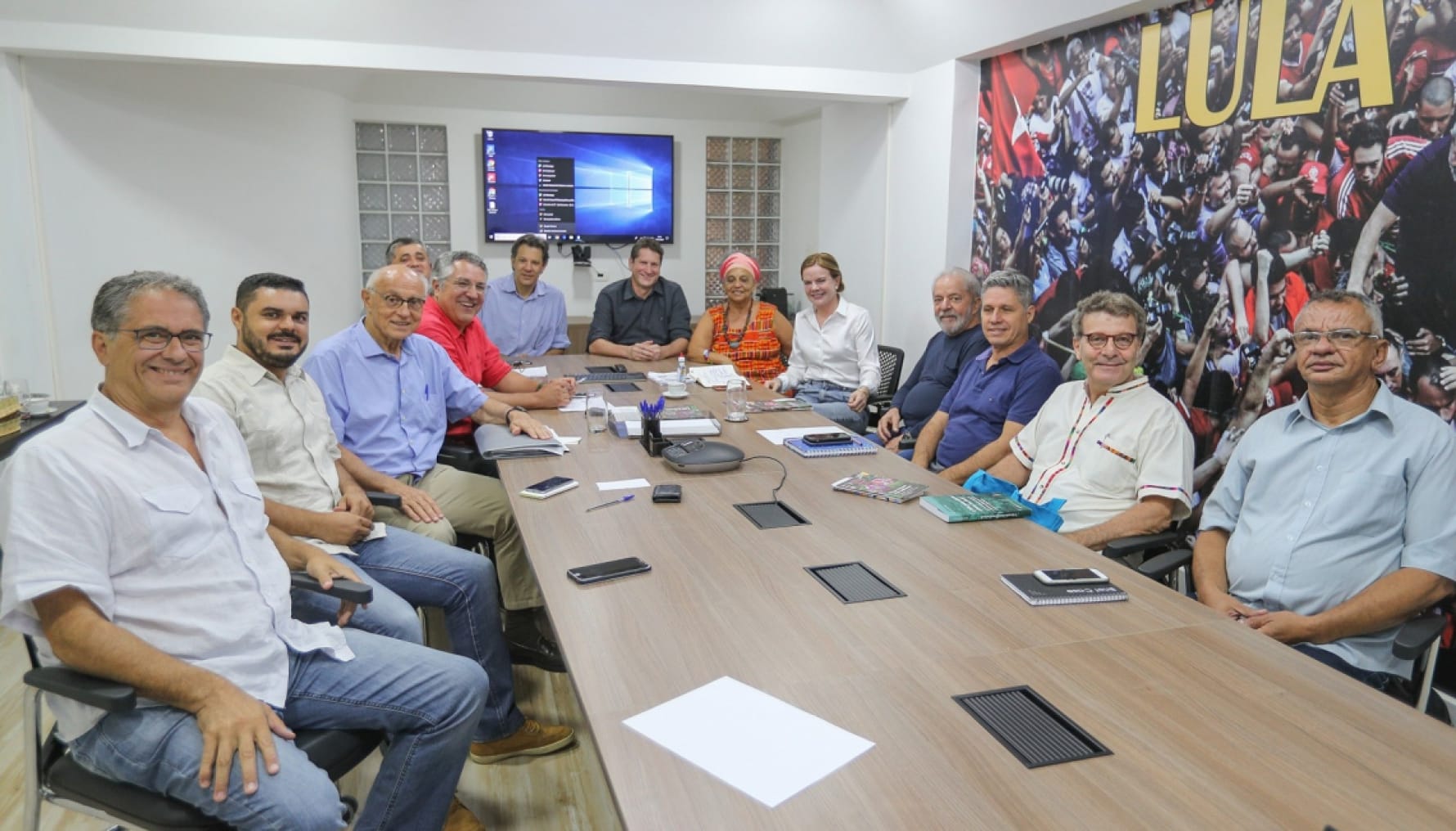 Participaram da reunião da cúpula nacional o ex-presidente Lula, a presidente da sigla, Gleisi Hoffmann, e os pré-candidatos