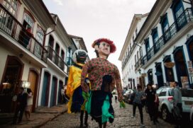 Bloco do Zé Pereira: É considerado um dos mais antigos em atividade no Brasil, com 153 anos de existência. Os bonecões são feitos em Ouro Preto mesmo, e desfilam pelas ladeiras da cidade