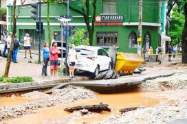 Tempestade deixou ruas s esburacadas e cobertas de lama em Lourdes, bairro nobre de Belo Horizonte