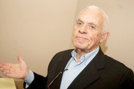 "Quem gosta de grito é Tarzan" Silvio Luiz fala sobre narração ao podcast "UOL Vê TV".