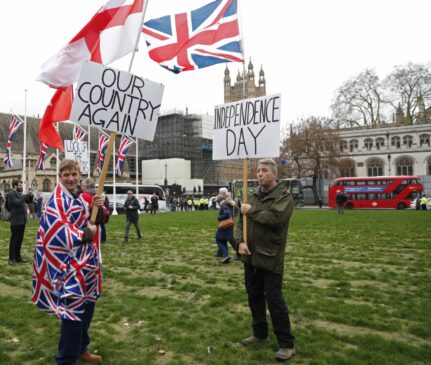 Apoiadores do Brexit comemoraram na sexta-feira a saída do Reino Unido da União Europeia