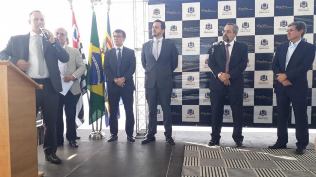 Deputado federal Capitão Derrite, ministro da Educação Abraham Weintraub e autoridades da cidade