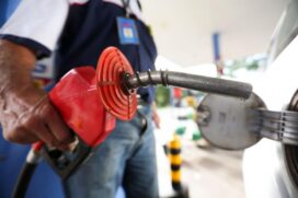 Já o óleo diesel terá um aumento de 5%; preço para as distribuidoras passará a ser de R$ 2,71 por litro